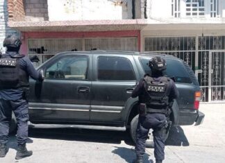 Aseguran búnker de drogas en León, armas y vehículos con reporte de robo.