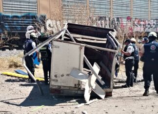 Conductor de un vehículo falleció después de que fue impactado por el tren en León