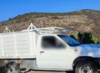 Encuentran a hombre asesinado dentro de una camioneta