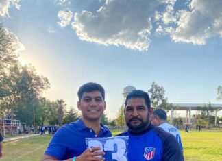 Apoyan con Uniformes Deportivos al equipo de fútbol “Veteranos de Santiago Maravatío”.