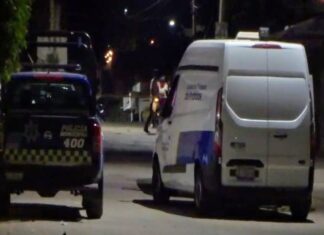 Detienen a tres sujetos ocupantes de un vehículo; en la cajuela se encontró un cadáver en avanzado estado de descomposición.