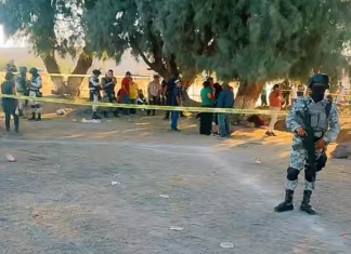 En la comunidad de Los Negrete, muy cerca de Valtierrilla, tres hombres fueron asesinados a balazos, cuando observaban un partido de futbol.