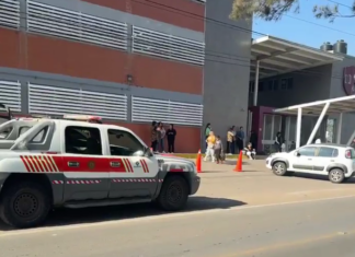Una menor de edad falleció al interior de un centro educativo, después de que accidentalmente le cayera una portería encima en Salamanca.