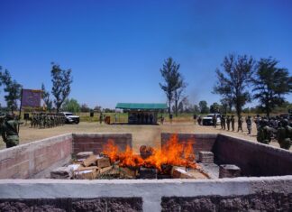 Autoridades federales incineraron diversa droga decomisada.