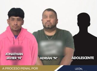 Vinculan a proceso penal a sujetos que trasladaban un cadáver en la cajuela de un vehículo, en León.