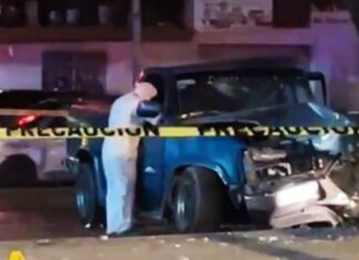 Un hombre murió al chocar la camioneta que conducia contra un poste de concreto sobre el bulevar Las Torres, en León