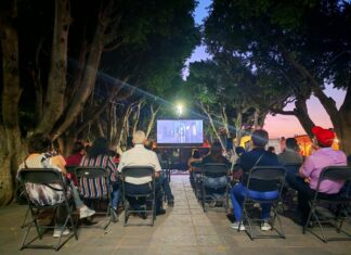 Salvatierra proyecta cortometrajes del GIFF en el jardín principal