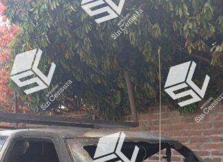 Ocho sujetos armados abordo de motocicletas, despojaron a unas personas de una camioneta y le prendieron fuego, en la comunidad de Casacuaran, en Yuriria.