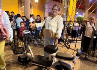 Gobierno municipal festeja a las reinas del hogar con una noche inolvidable