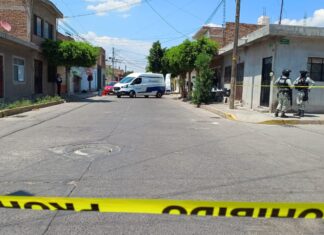 Ataque armado en el tianguis de los lunes en Celaya, dejo un saldo de dos personas sin vida.