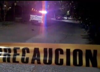 Un hombre falleció cuando recibía atención médica, después de que fue atacado a balazos en la colonia San Isidro, en León.