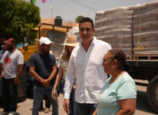 Entrega de apoyos de material de construcción en Noria de Mosqueda!, en Valle de Santiago.