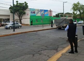Esta tarde fue asesinado un hombre al interior de un vehículo que conducia en León.