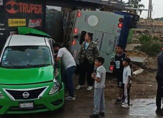 Cinco lesionados en un accidente entre un camión de valores y un taxi, en la colonia 10 de Mayo en León.