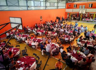 Gobierno municipal celebra a maestros jubilados de Salvatierra