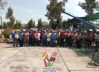Entrega de fertilizantes en comunidades de Valle de Santiago.
