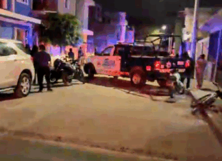 La noche de este jueves, dos hombres fueron ejecutados al interior de su domicilio, en la colonia El Belén en Salamanca.