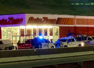 Comando armado agredea balazos a dos elementos de seguridad publica en Apaseo El Alto; hay un muerto un herido.