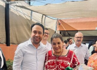 Daniel Samano Presidente Municipal de Salvatierra, con la Ministra electa de la SCJN, Lenia Batres Guadarrama.