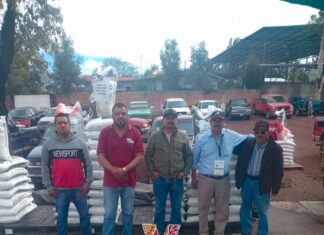 Entrega de fertilizantes en comunidades agrícolas de Valle de Santiago.