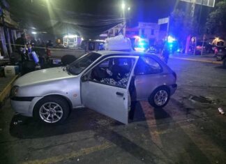 Durante los primeros minutos del viernes desde un auto atacan a balazos un puesto de tacos