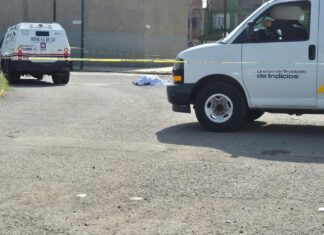 Guardia de seguridad privada murió al caer de la camioneta en la que viajaba en León.