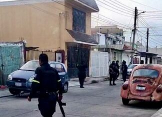 Comando armado balacea la fachada de una vivienda y le prenden fuego en la colonia Villareal en Salamanca.
