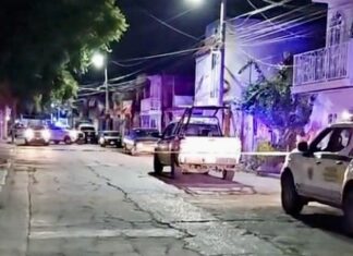 En hechos distintos un hombre fue asesinado en la colonia San Roque y uno mas llego herido de bala a su domicilio, en la colonia Insurgentes, la noche de este miercoles.