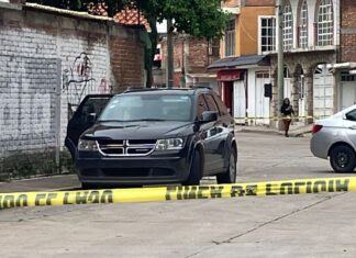 Cinco delincuentes asaltaron un vehiculo de una empresa de valores en Silao.