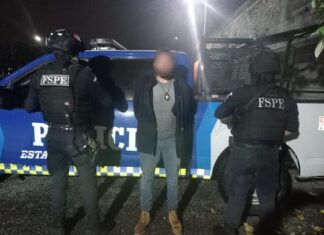 En Coordinación Operativa de la Nueva Fuerza de Inteligencia Anticrimen (CONFIA), detuvieron a tres personas con un arma de fuego, en la comunidad de El Moro, en Yuriria.