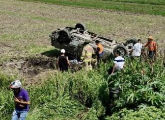 Un hombre perdio la vida al volcar la camioneta que conducia en el libramiento sur en San Francisco Del Rincon.