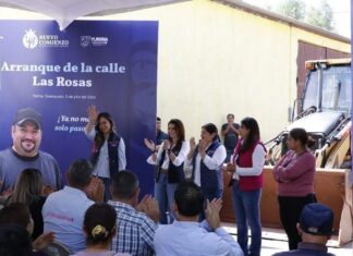 Vicky Ramírez, presidenta municipal de Yuriria, dio el banderazo de arranque a la pavimentación de la calle Crisantemo en la colonia Las Flores.