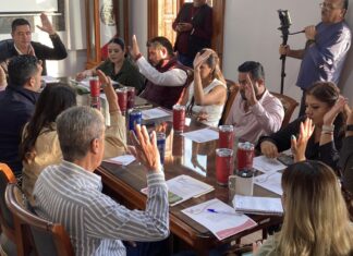 EN BENEFICIO DE LOS VALLENSES A TRAVÉS DEL DIF MUNICIPAL, EL AYUNTAMIENTO APRUEBA SUBASTA DE CAMIONETAS