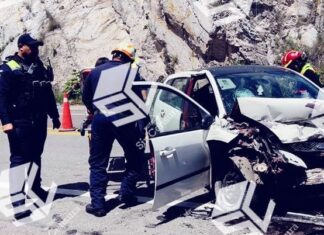 Dos lesionados en un choque por alcance en la carretera Silao – San Felipe entre un trailer y un auto compacto.