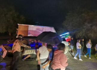 Rescatan a niños en arroyo del Jitomatal en Silao.