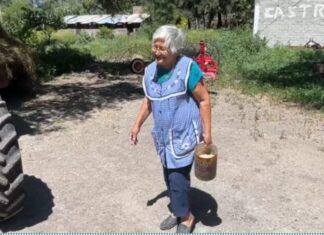 Familiares de emigrantes resienten baja en remesas en Guanajuato por política migratoria de Trump.