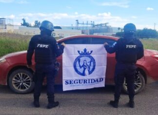 Fuerzas de Seguridad Pública del Estado (FSPE), aseguraron un vehículo con reporte de robo en Juventino Rosas.
