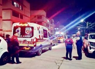 Esta noche dos hombres fueron asesinados a balazos en la colonia Guadaluoe Oriental, en Leon.