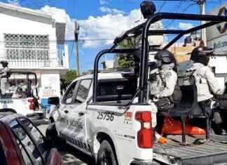 En hechos distintos un hombre murio calcinado al interior de un vehicuoo en llamas y otro fue atacado a balazos en Salamanca.