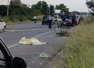 Motocicleta murio arrollado por un tráiler sobre el Libramiento Comonfort-San Miguel Allende.
