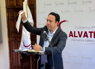 Con una incongruencia desmedida el presidente municipal de Salvatierra, Daniel Sámano, retira el servicio médico a jubilados y pensionados de la administración municipal.