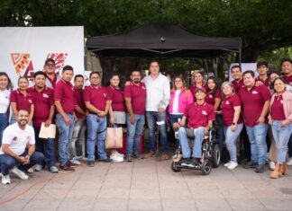 El presidente Israel Mosqueda visitó el módulo de acopio de la campaña “Hilos que Transforman” ¡Reusar está de moda!*