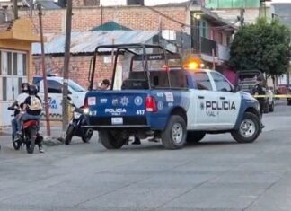 Dos hombres fueron atacados a balazos frente a su domicilio en la colonia Leon 1, en Leon