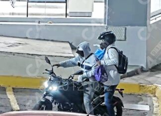 Tres moto- ratones que tapaban sus rostros con cascos, asaltaron con lujo de violencia una tienda departamental Coppel, en Leon.