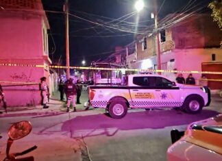 La noche de este jueves, una mujer fue asesinada a balazos al interior de su domicilio en la colonia Guanajuato, en Salamanca.