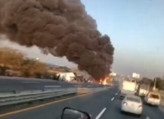 Fatal accidente en carretera Silao Irapuato, provocó incendio y cierre vial hacia Irapuato; hay tres personas fallecidas.