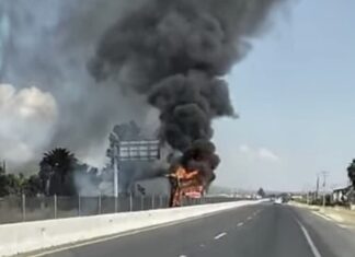 Bloqueos con trailers incendiados movilizaron a las autoridades de seguridad en Pénjamo.
