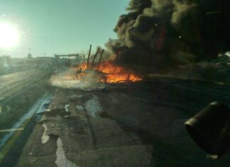 Dos personas fallecidas dejó un fatal accidente de entre un tráiler y un camión de personal ocurrido sobre la carretera Silao – Irapuato.