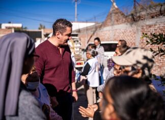 El Presidente Municipal Lic. Israel Mosqueda, visito la «Casa Misión» para brindar apoyo solidario.