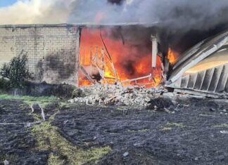 Se desplomó este mediodía un jet privado que cubría la ruta a Acapulco-Toluca en la capital mexiquense,